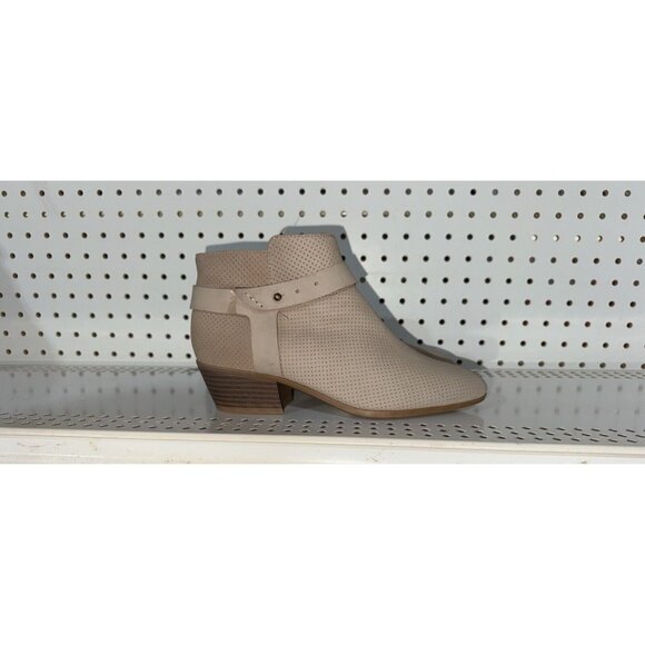 Clarks Boylan Dawn Womens Nubuck Side Zip Ankle Boots Booties Size 7 M Cream - Picture 1 of 8